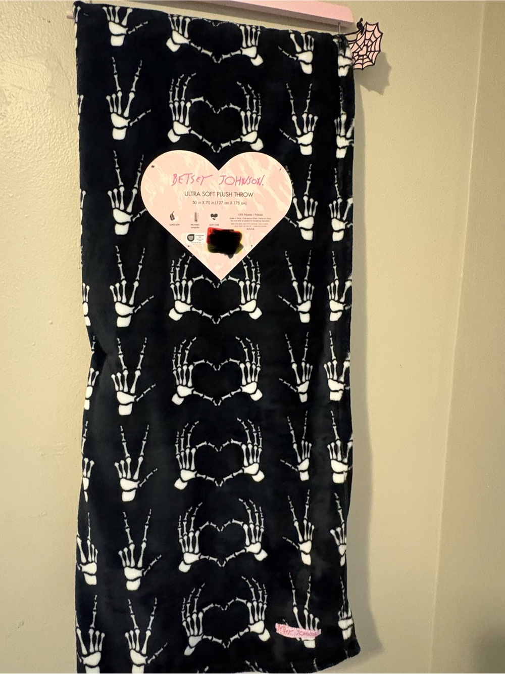 Betsey Johnson Halloween Skeleton Hand Heart Peace Sign Plush Throw Blanket NWT